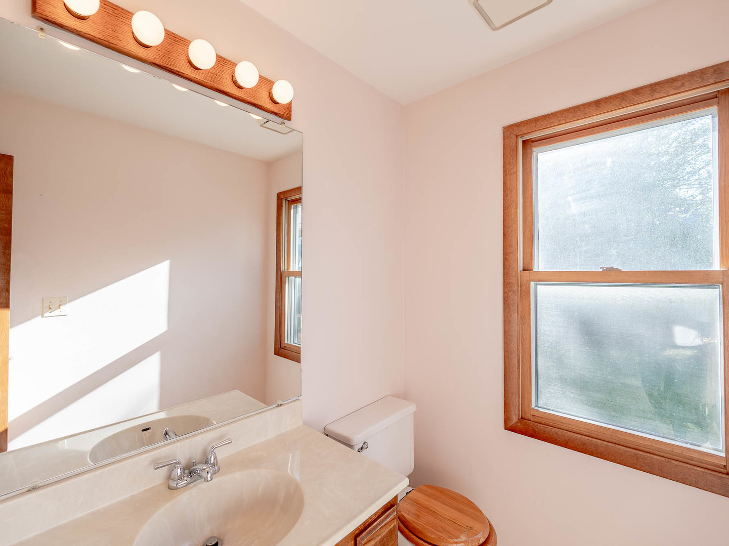 2479 Penn Boulevard, Lindenhurst, IL 60046