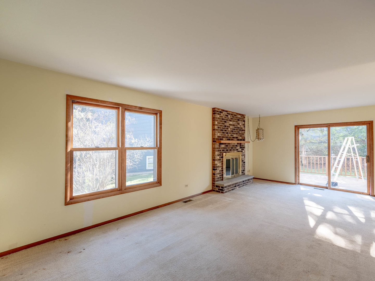 2479 Penn Boulevard, Lindenhurst, IL 60046