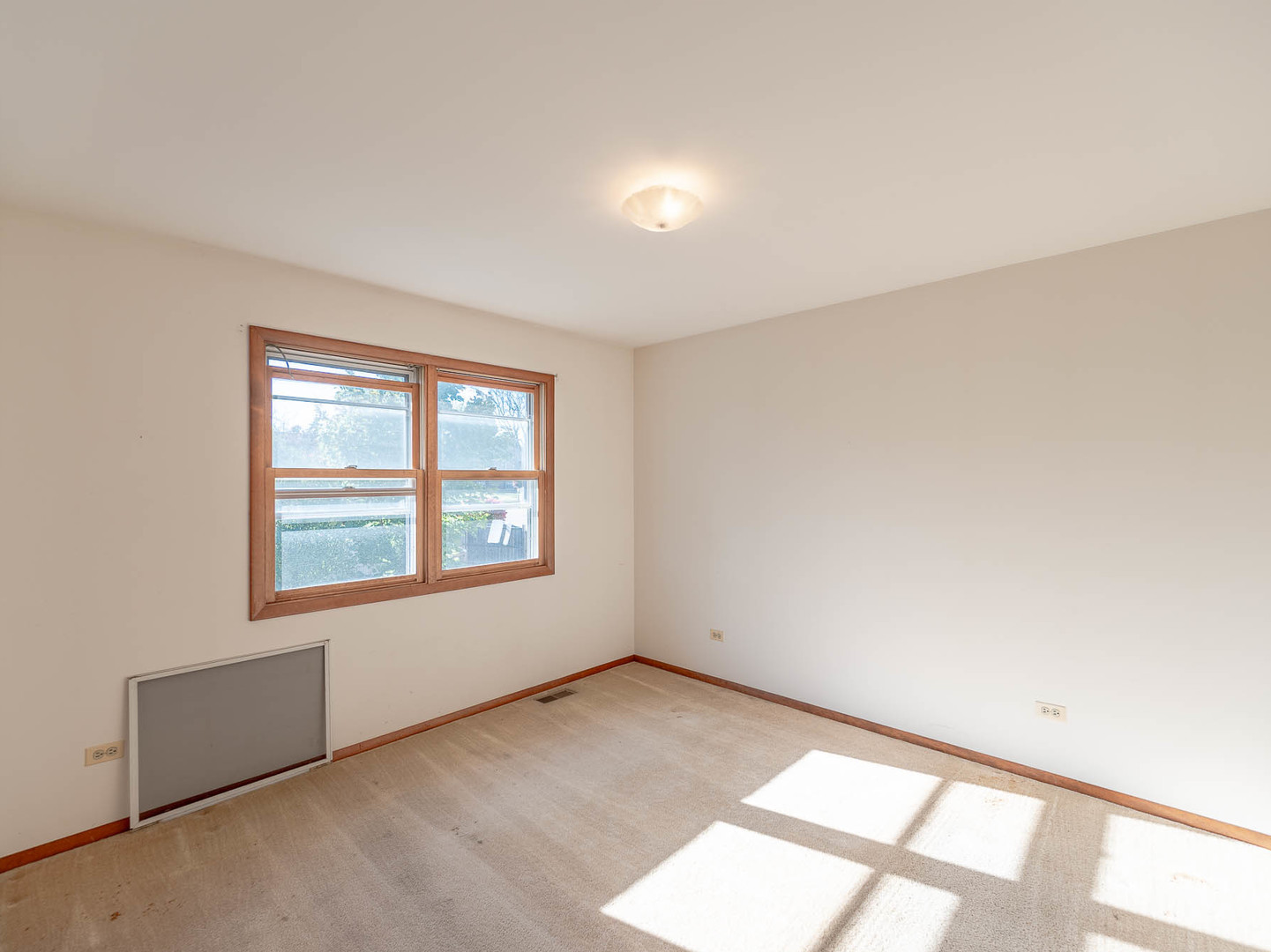 2479 Penn Boulevard, Lindenhurst, IL 60046