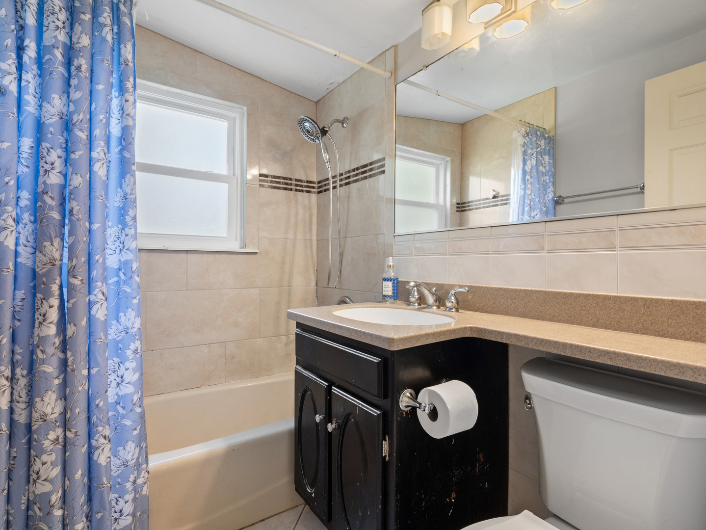 82 S Lodge Lane, Lombard, IL 60148