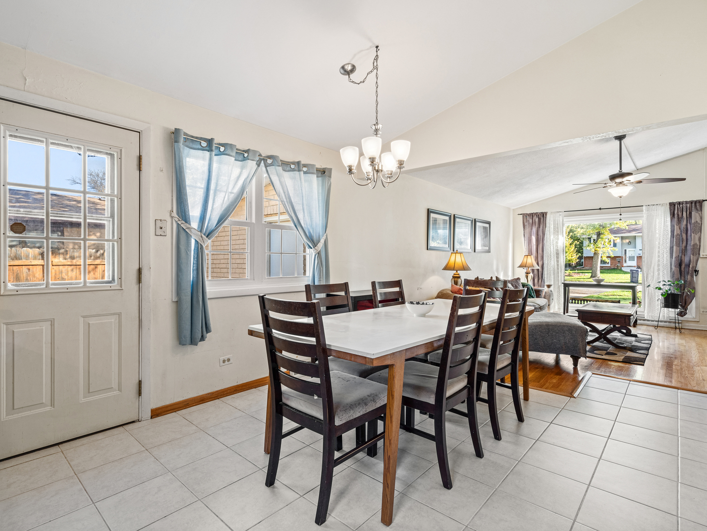 82 S Lodge Lane, Lombard, IL 60148
