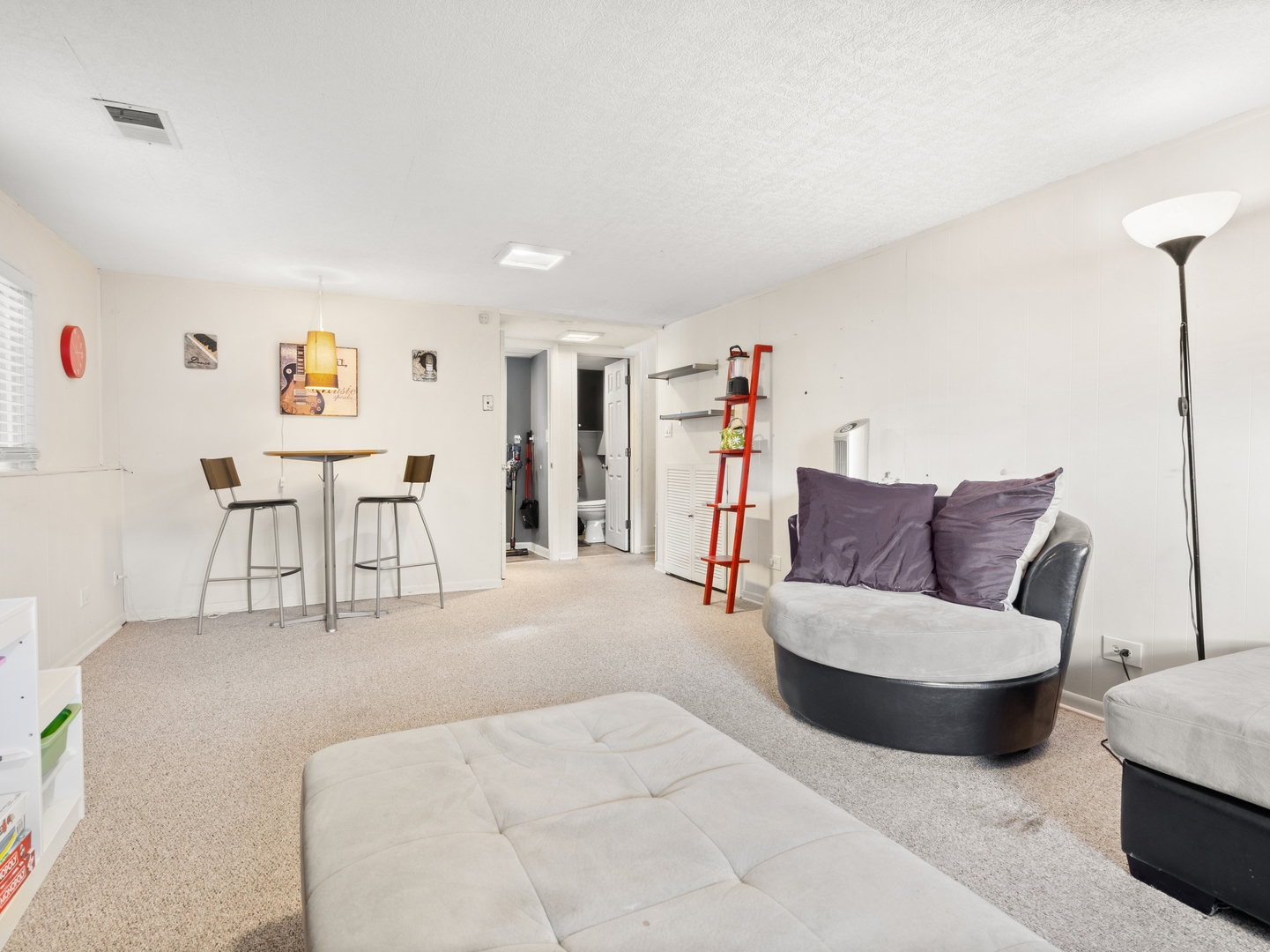 82 S Lodge Lane, Lombard, IL 60148