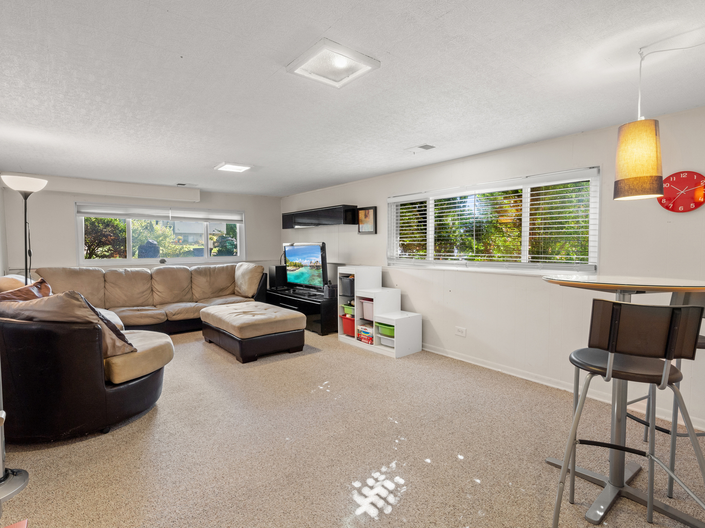 82 S Lodge Lane, Lombard, IL 60148