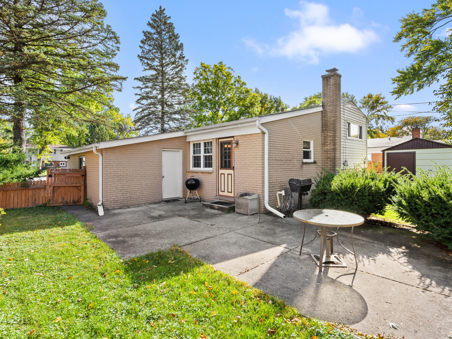 82 S Lodge Lane, Lombard, IL 60148