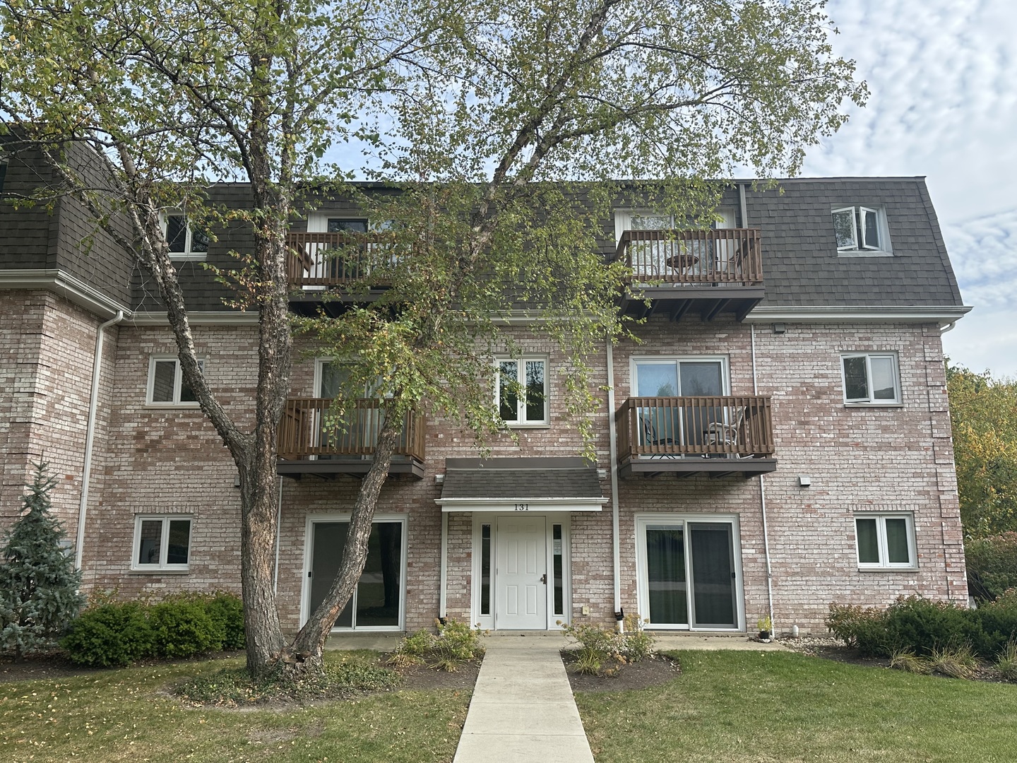 131 E Winchester Road #A, Libertyville, IL 60048