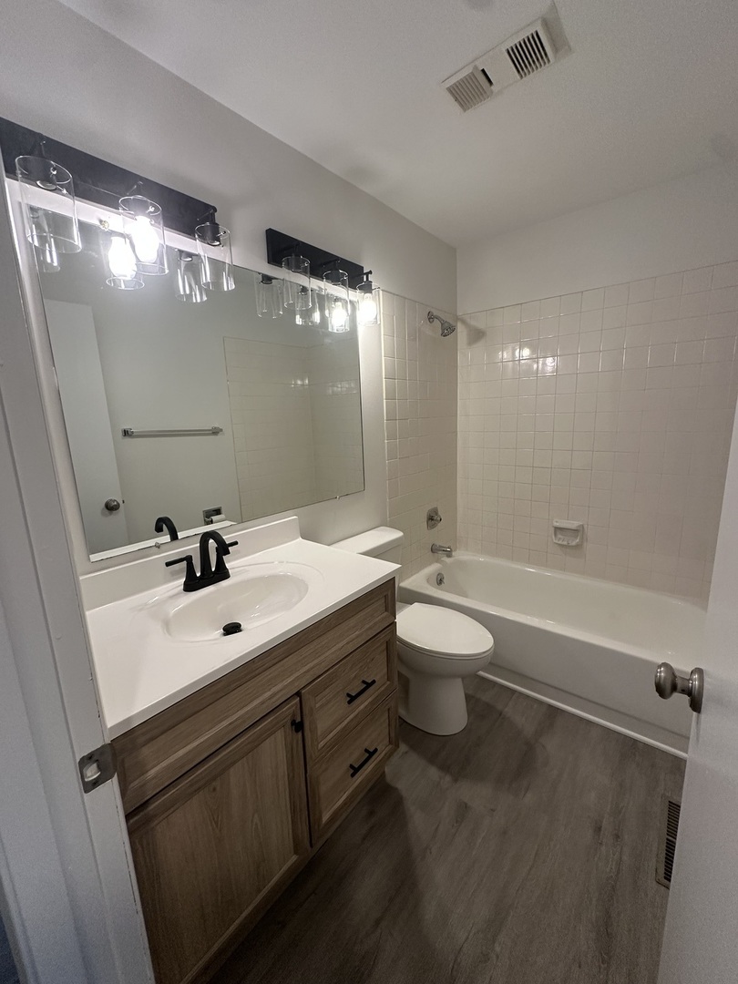 131 E Winchester Road #A, Libertyville, IL 60048