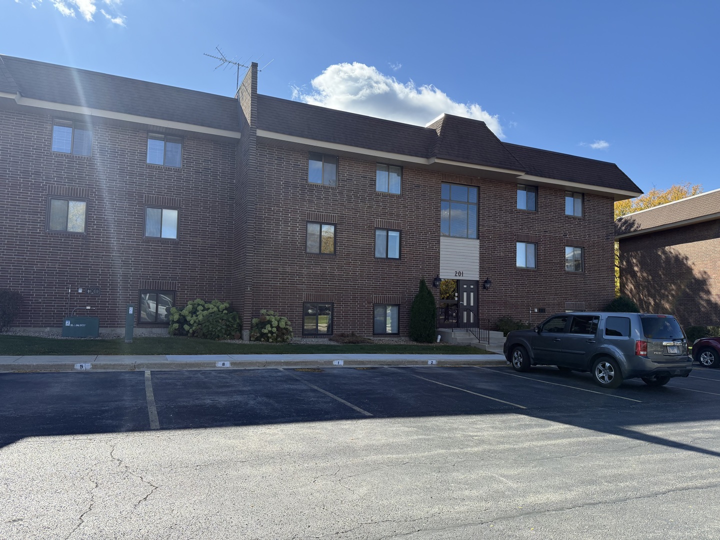 201 E Janata Boulevard #1A, Lombard, IL 60148