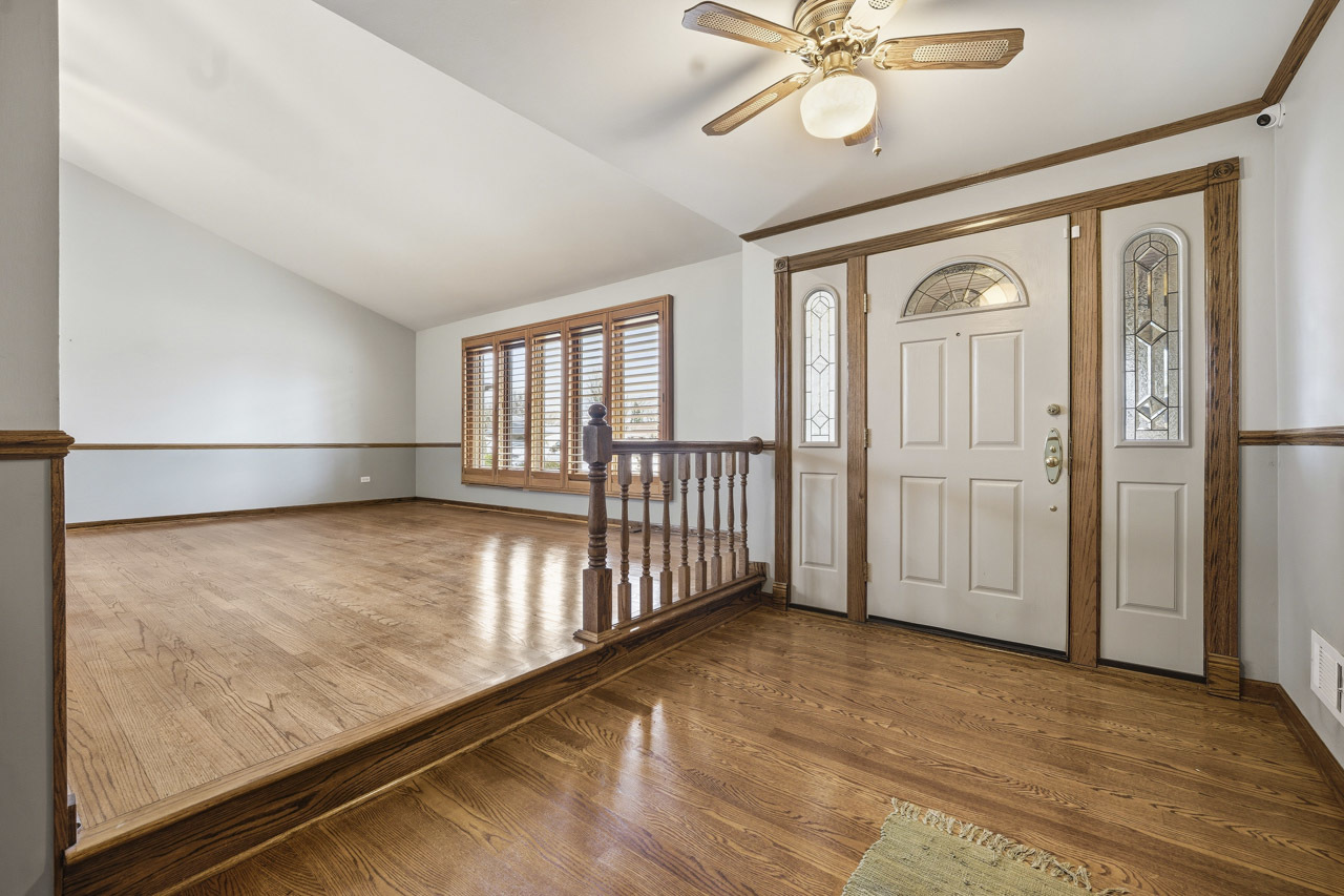 10912 Circle Drive, Palos Hills, IL 60465