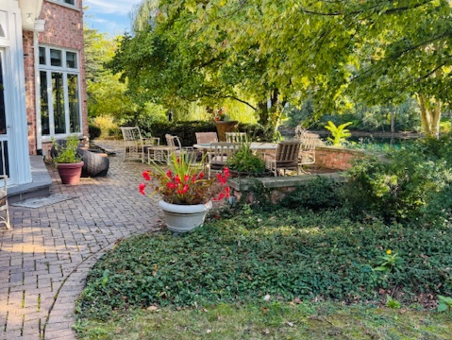 210 Saint Michael Court, Oak Brook, IL 60523