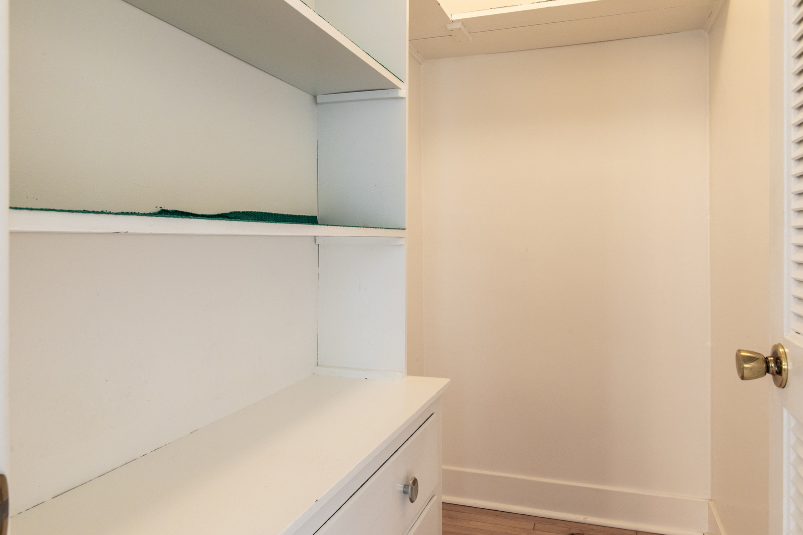 4910 W Newport Avenue, Chicago, IL 60641