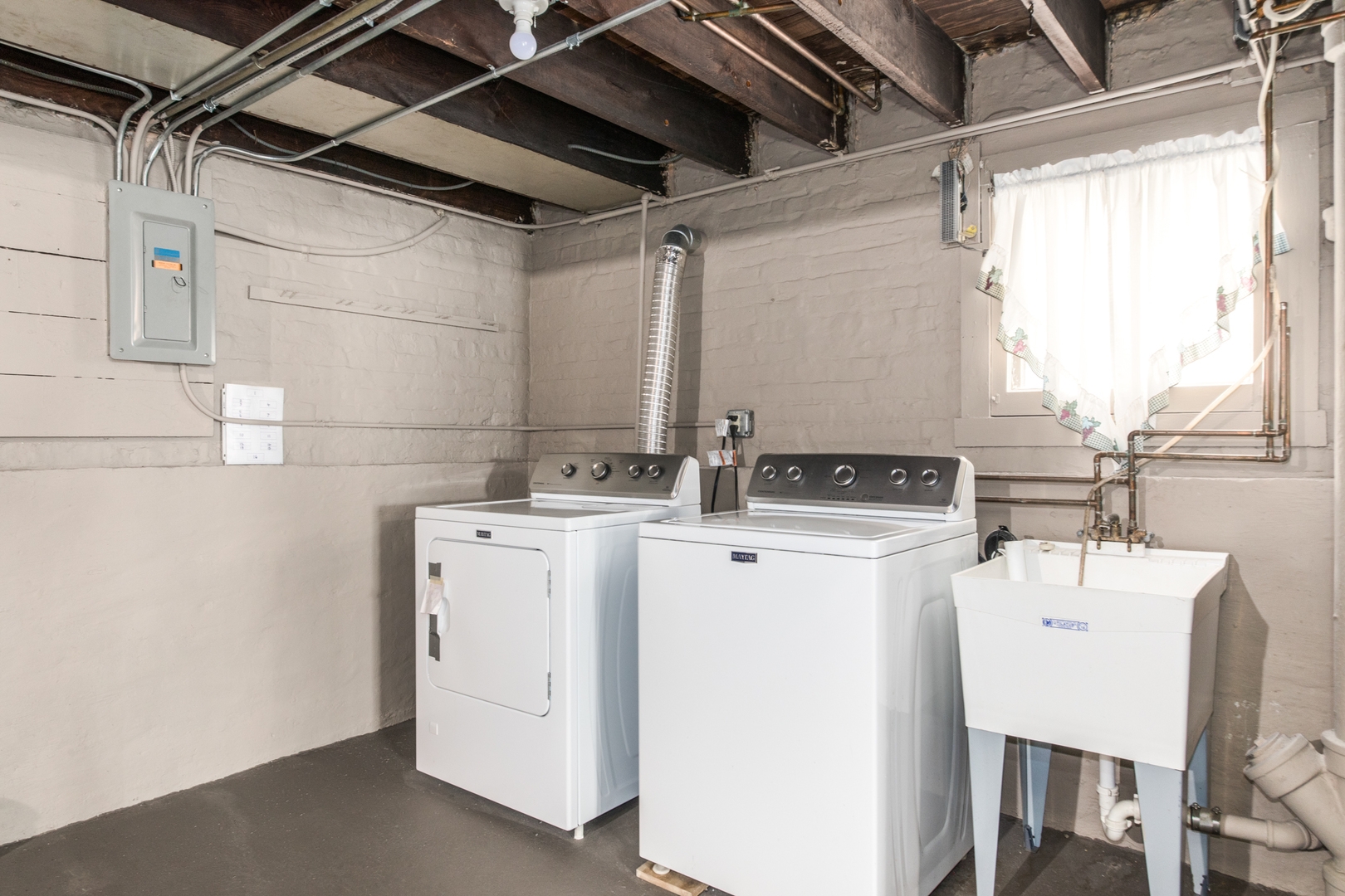 4910 W Newport Avenue, Chicago, IL 60641