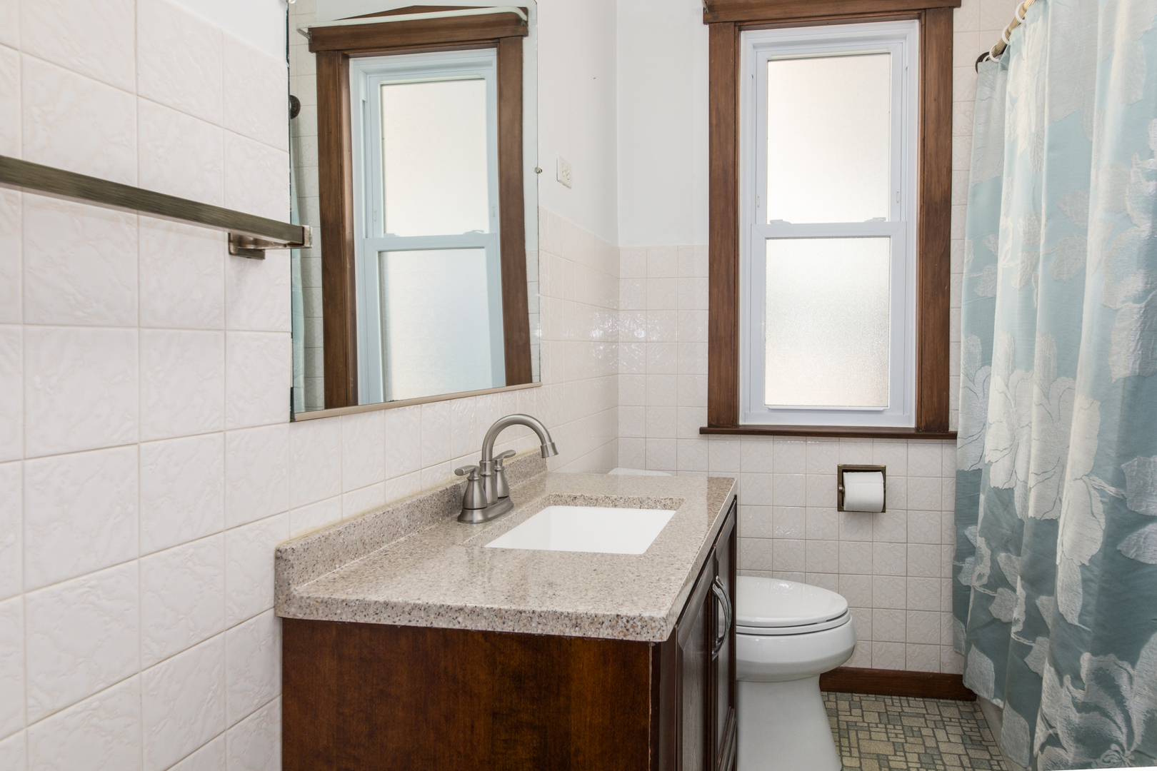 4910 W Newport Avenue, Chicago, IL 60641