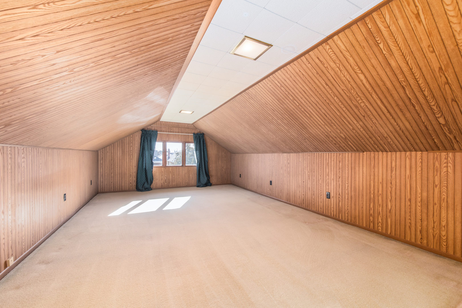 4910 W Newport Avenue, Chicago, IL 60641