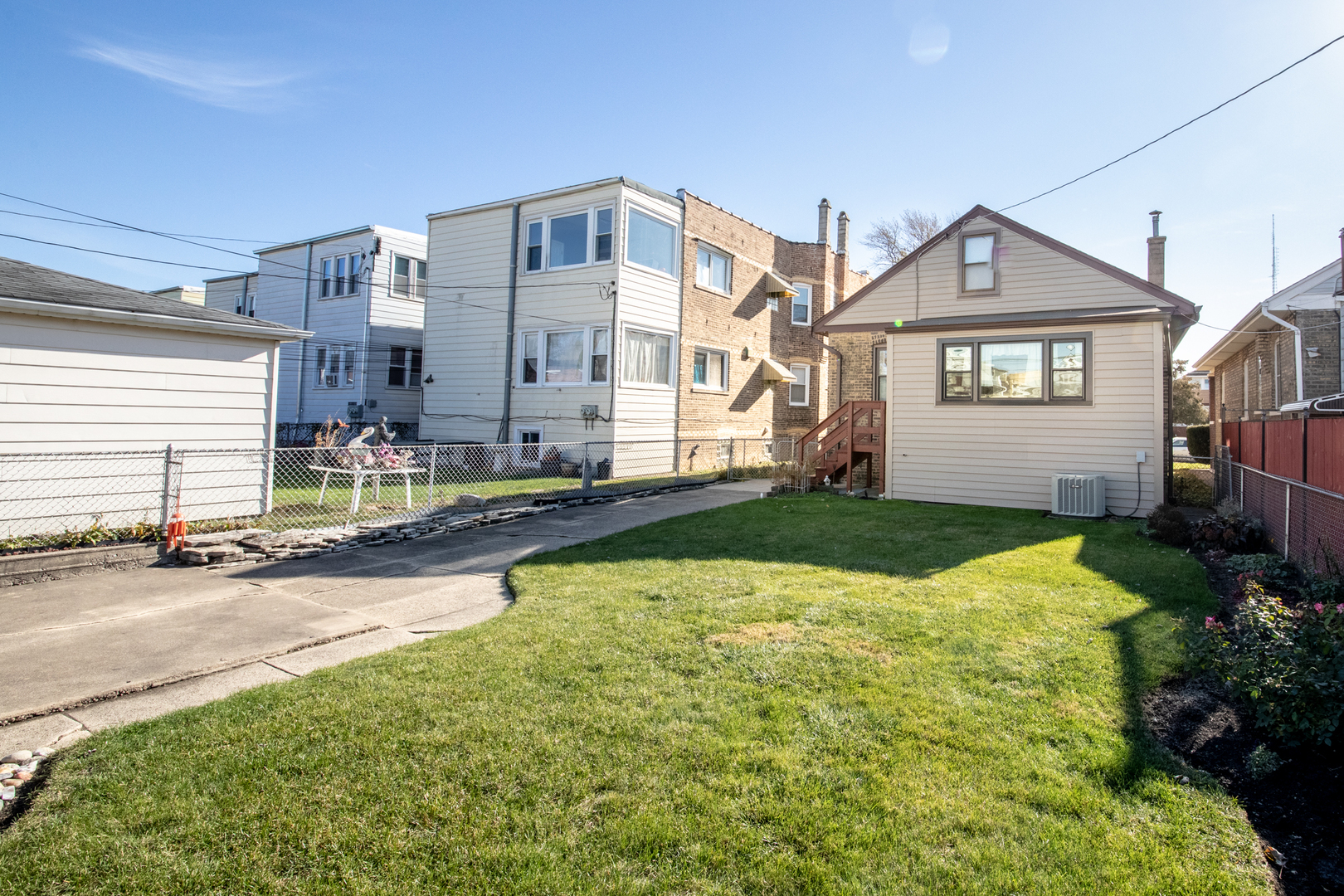 4910 W Newport Avenue, Chicago, IL 60641