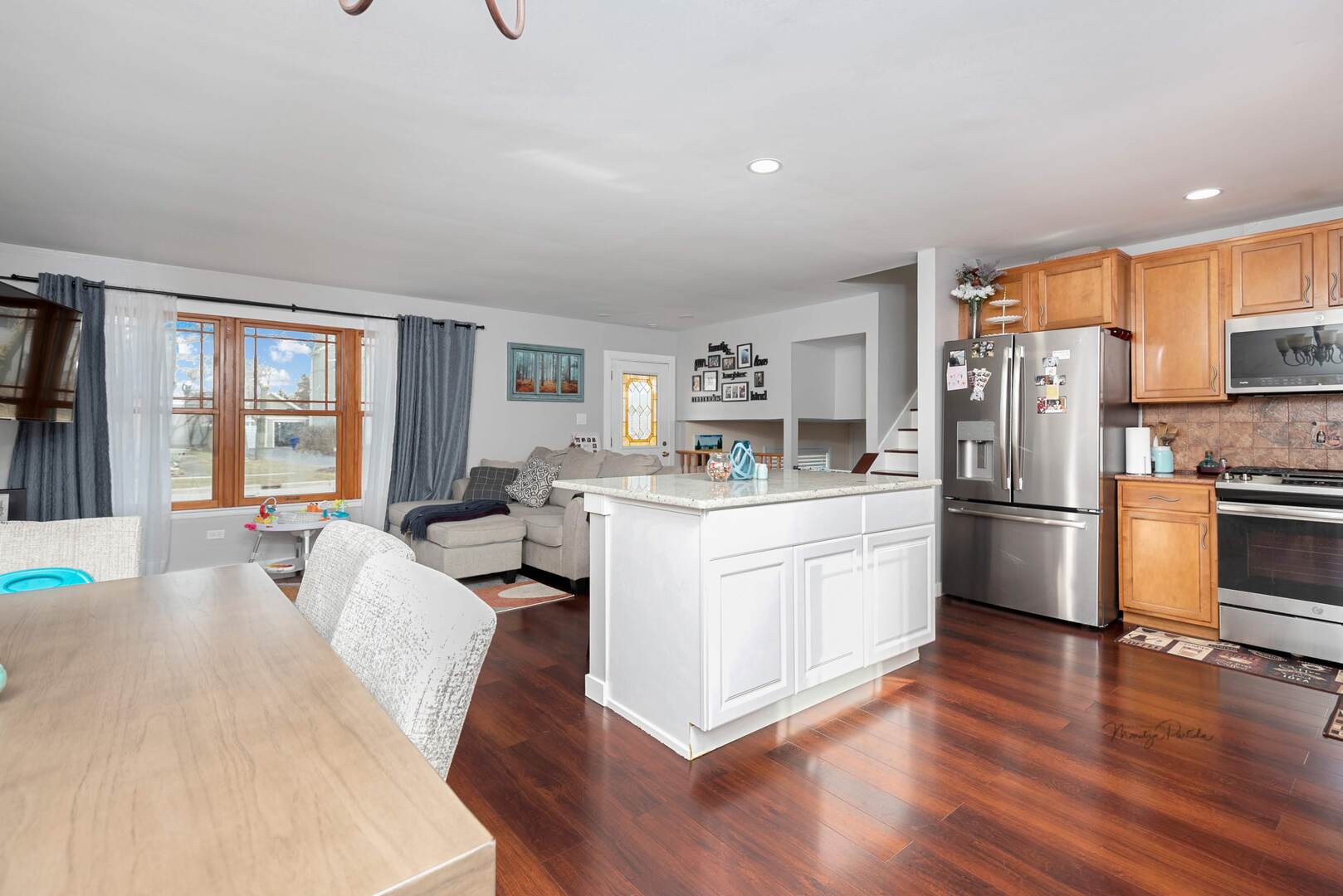 818 Pleasant Avenue, Glen Ellyn, IL 60137