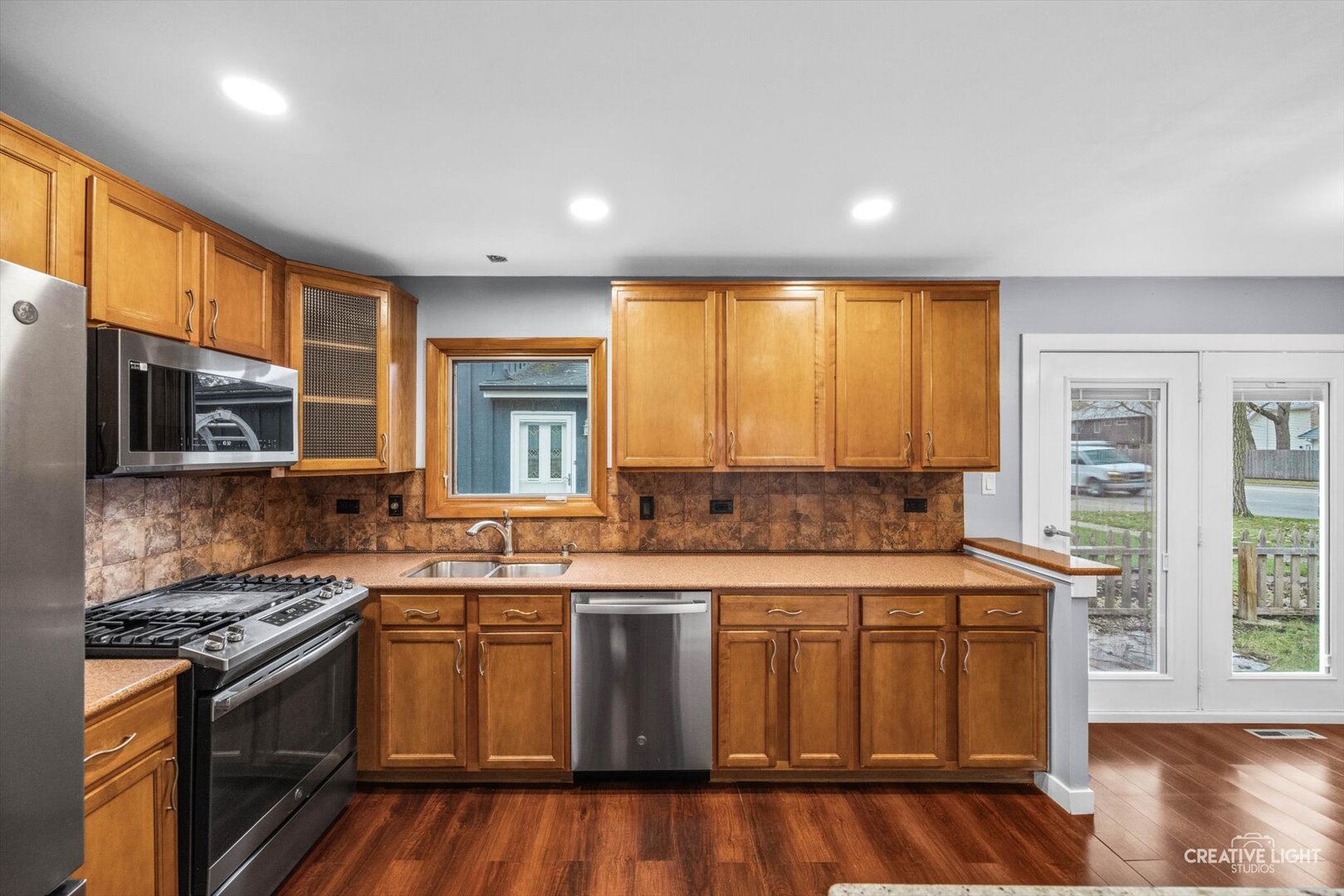 818 Pleasant Avenue, Glen Ellyn, IL 60137