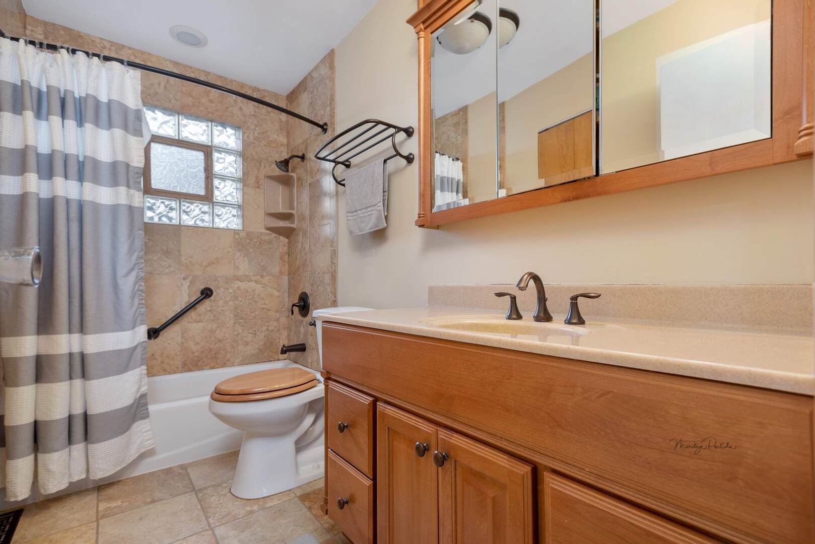 818 Pleasant Avenue, Glen Ellyn, IL 60137