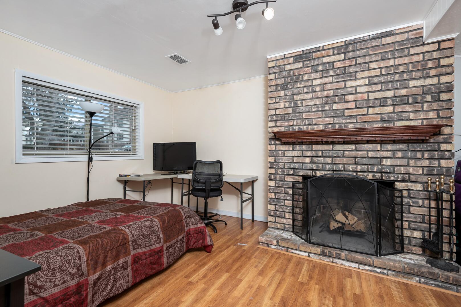 818 Pleasant Avenue, Glen Ellyn, IL 60137