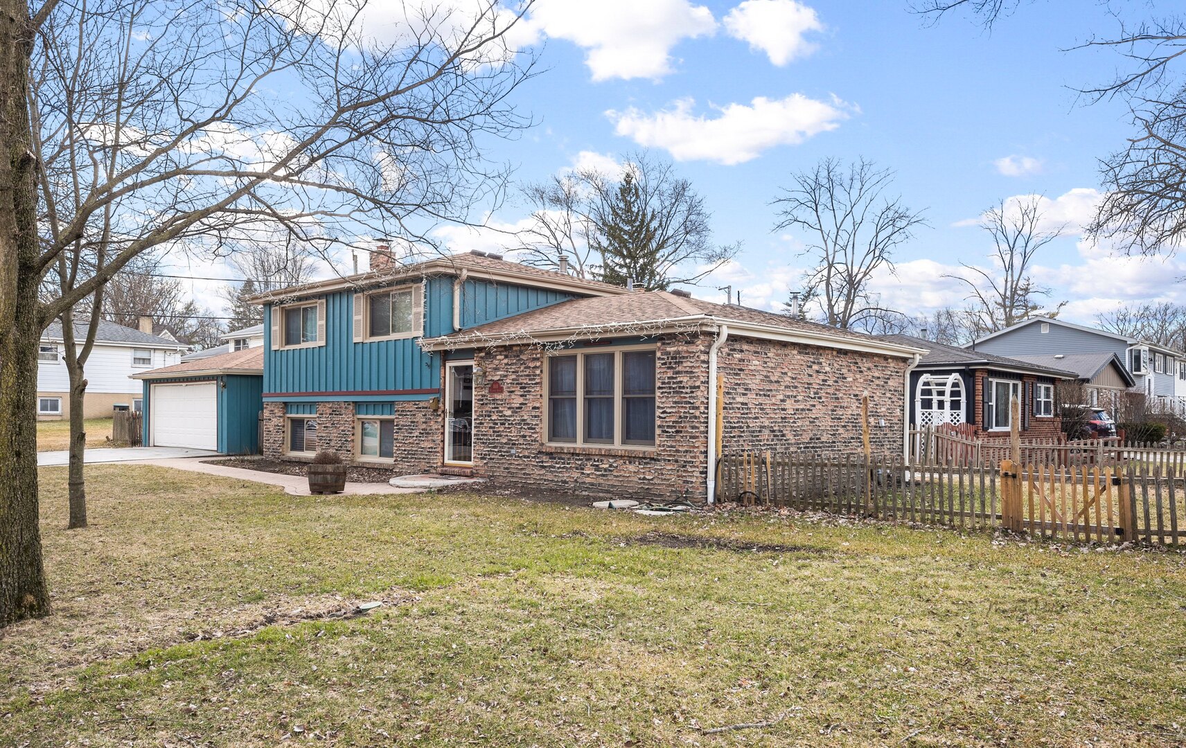 818 Pleasant Avenue, Glen Ellyn, IL 60137