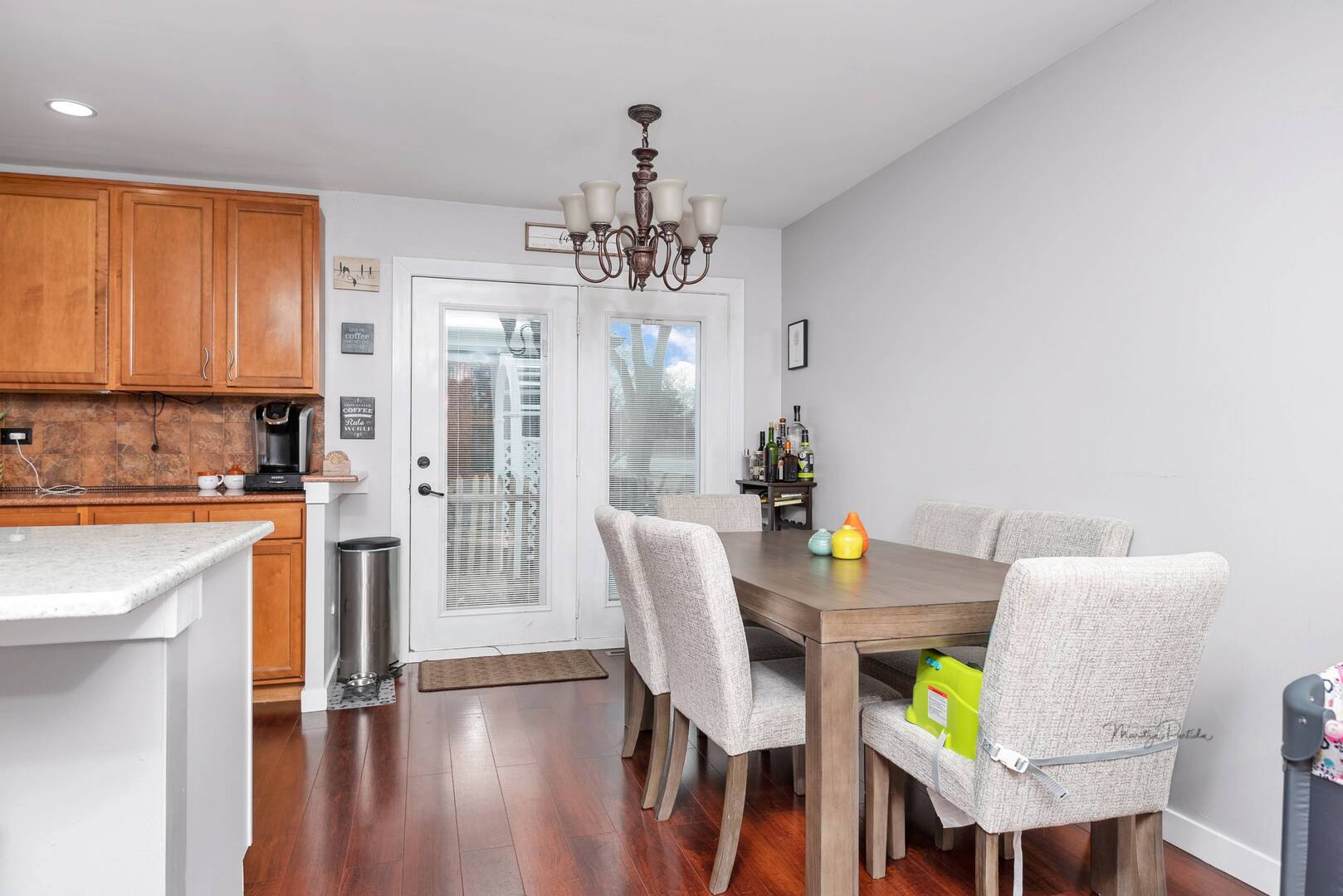 818 Pleasant Avenue, Glen Ellyn, IL 60137