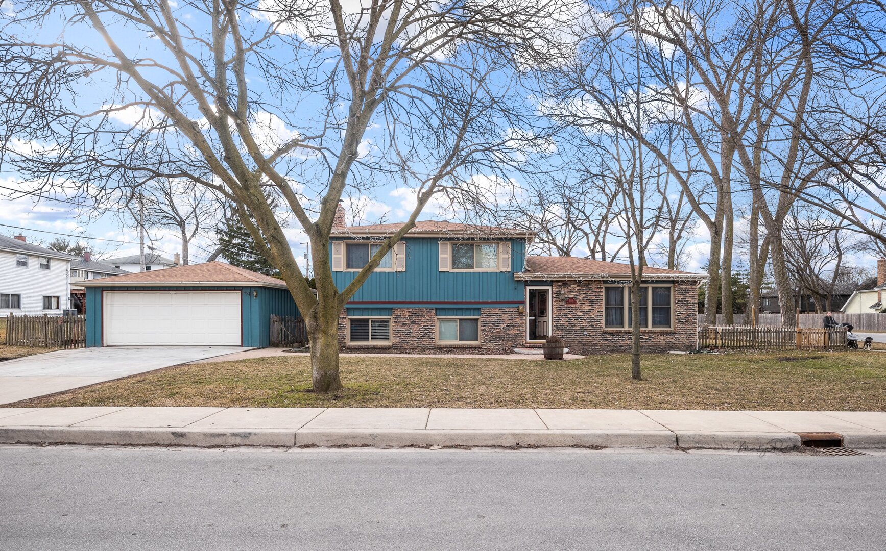 818 Pleasant Avenue, Glen Ellyn, IL 60137