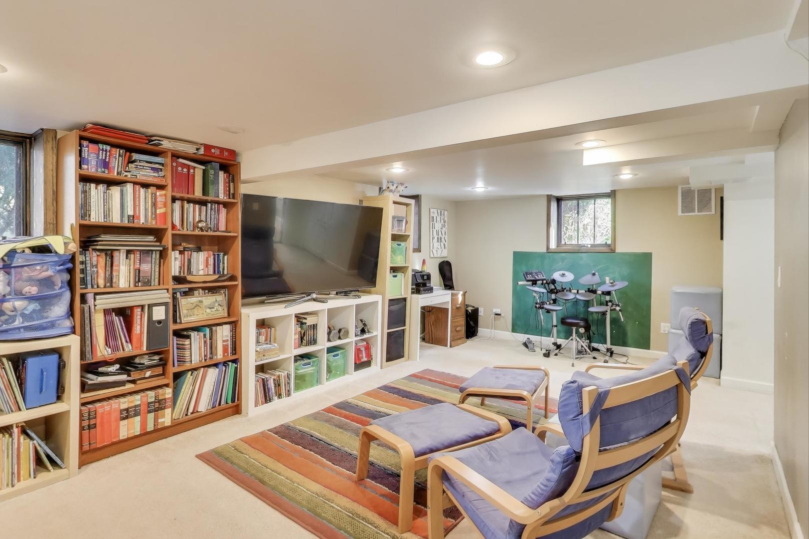 600 S Greenwood Avenue, Park Ridge, IL 60068