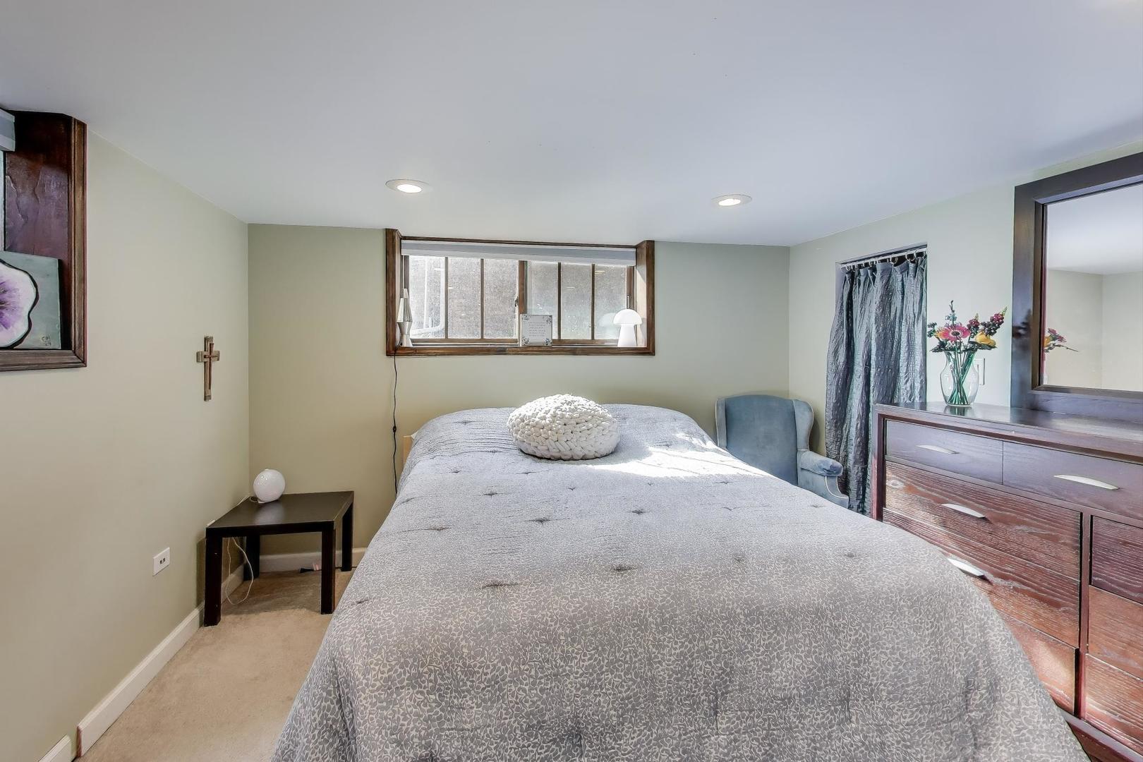 600 S Greenwood Avenue, Park Ridge, IL 60068