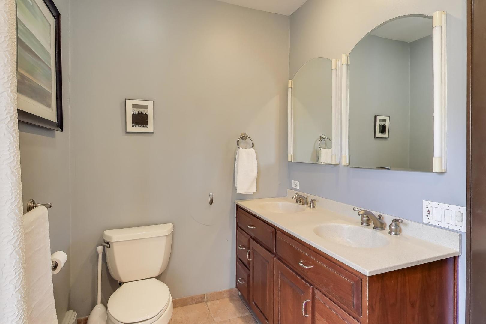 600 S Greenwood Avenue, Park Ridge, IL 60068