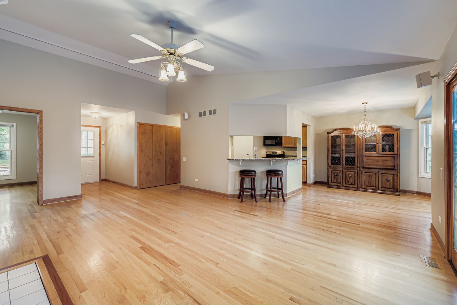 2160 Cumberland Parkway, Algonquin, IL 60102