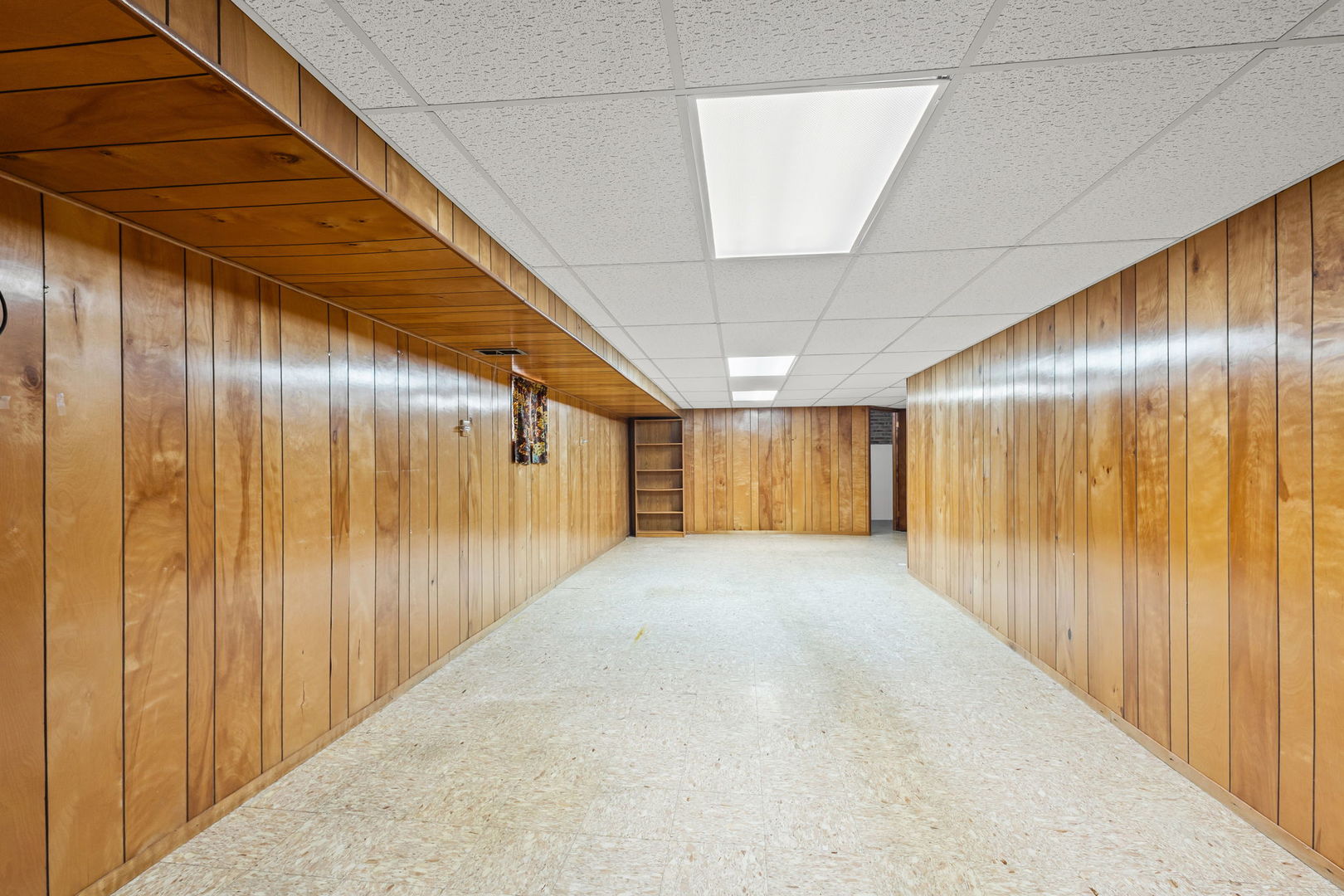 6084 N ELSTON Avenue, Chicago, IL 60646