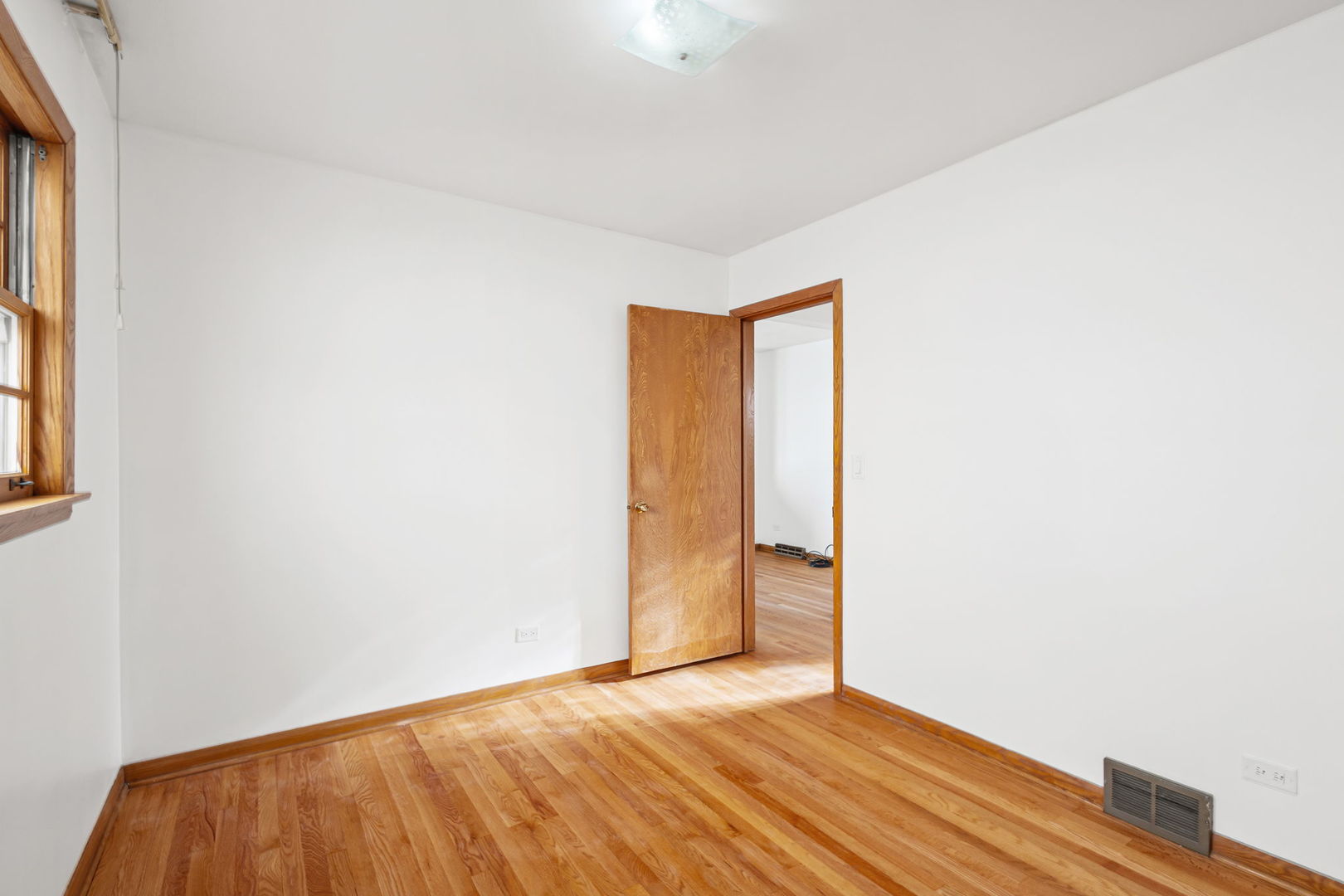 6084 N ELSTON Avenue, Chicago, IL 60646