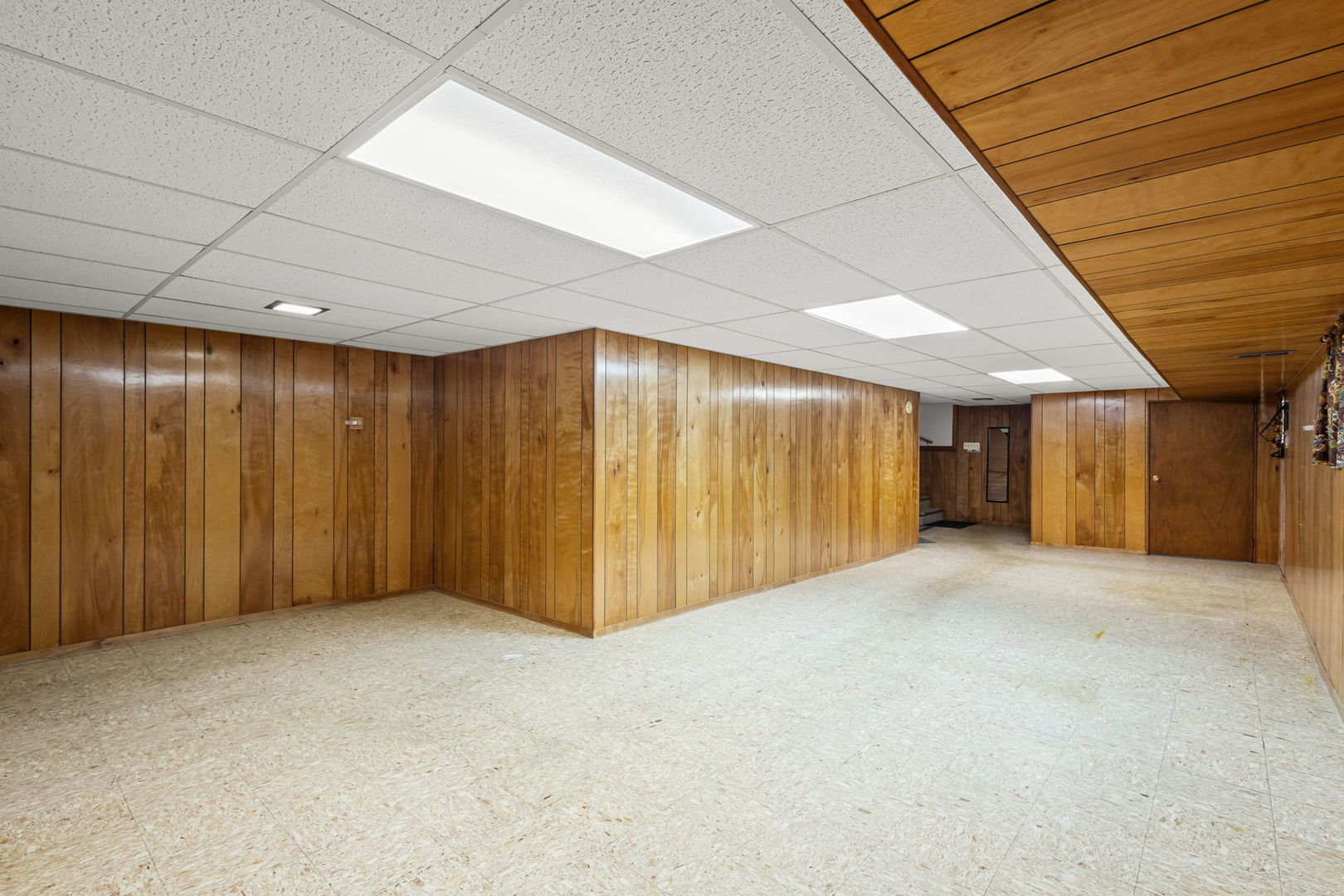 6084 N ELSTON Avenue, Chicago, IL 60646