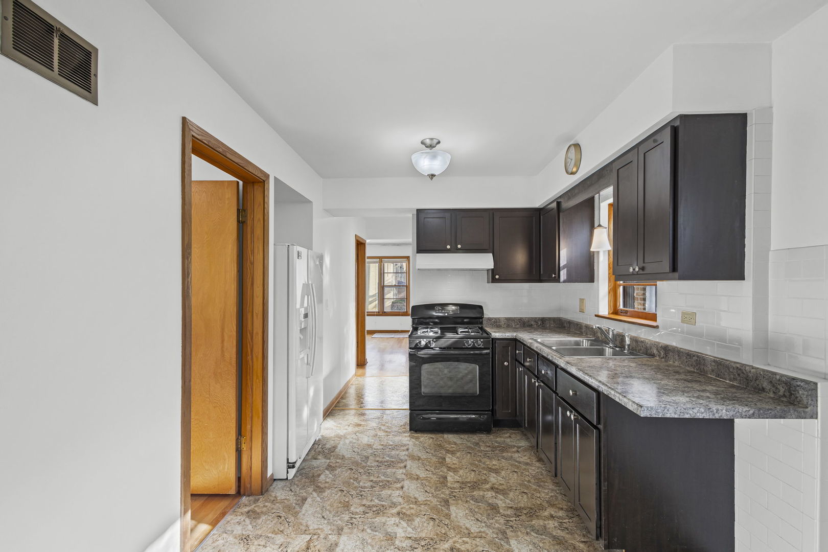 6084 N ELSTON Avenue, Chicago, IL 60646