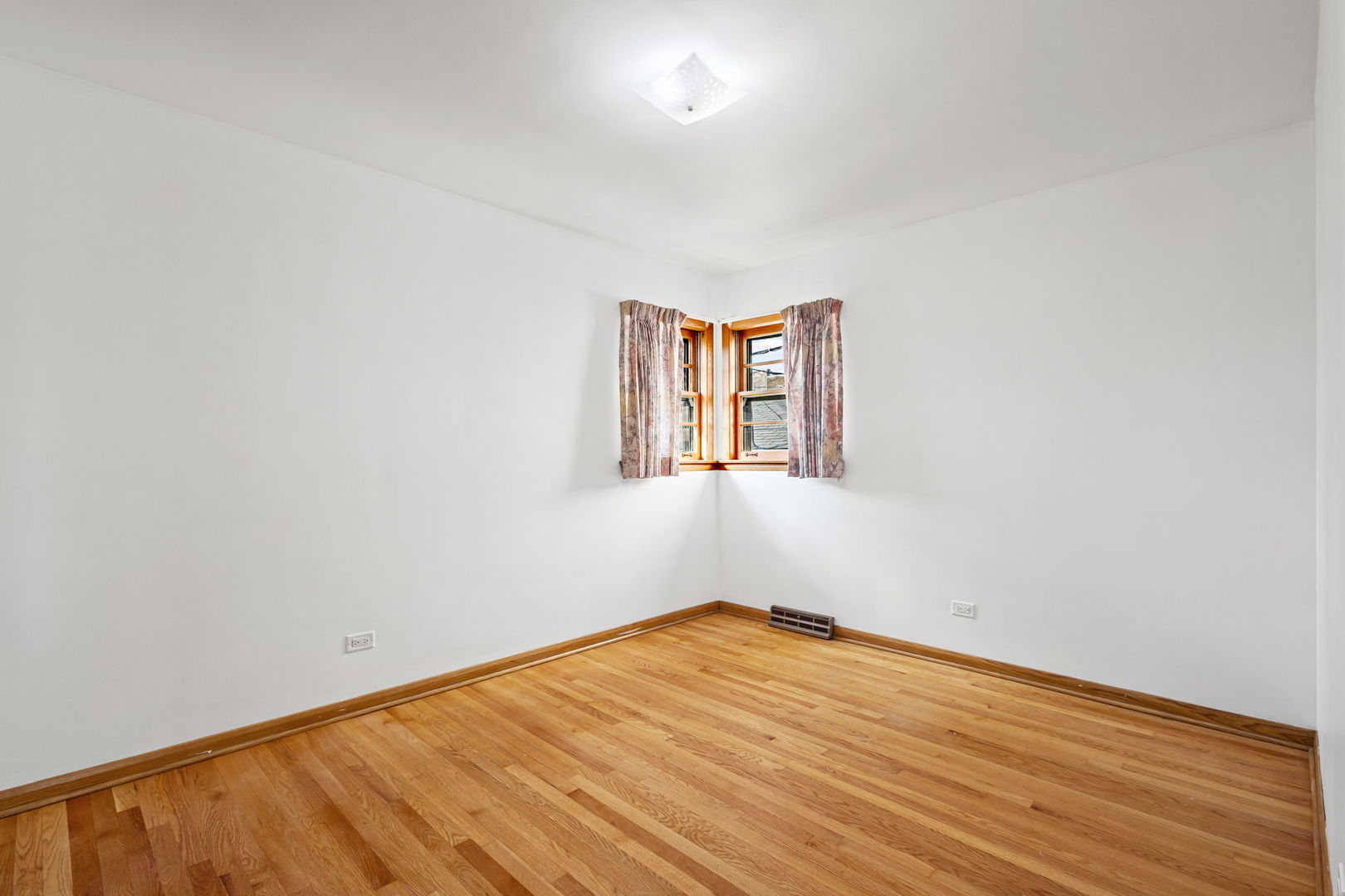 6084 N ELSTON Avenue, Chicago, IL 60646