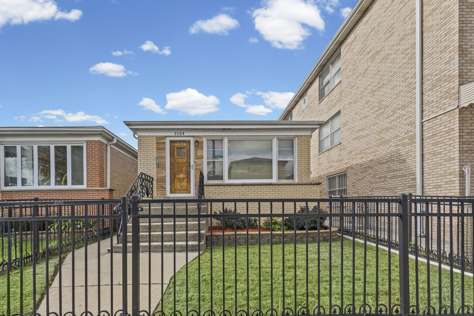 6084 N ELSTON Avenue, Chicago, IL 60646