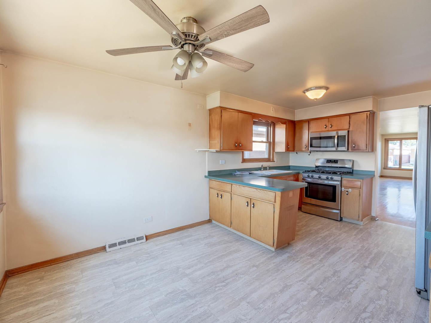 8534 S Kilpatrick Avenue, Chicago, IL 60652