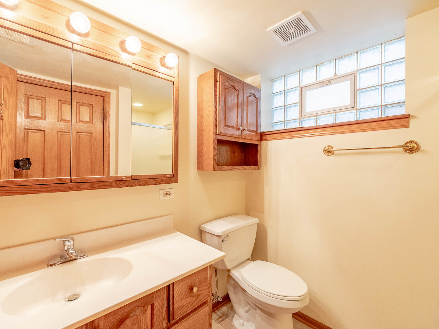 8534 S Kilpatrick Avenue, Chicago, IL 60652