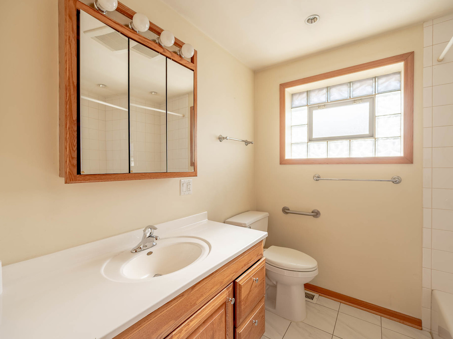 8534 S Kilpatrick Avenue, Chicago, IL 60652