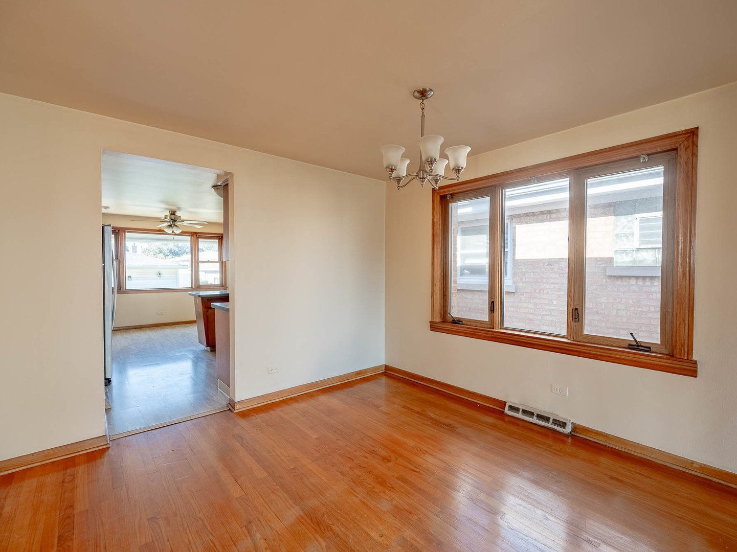 8534 S Kilpatrick Avenue, Chicago, IL 60652