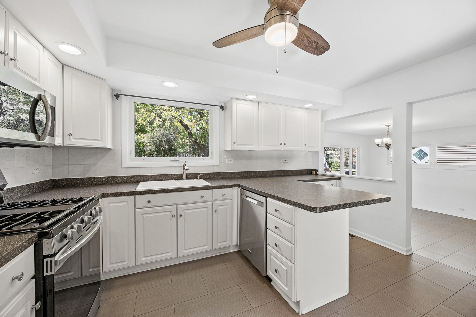 916 Grant Street, Downers Grove, IL 60515