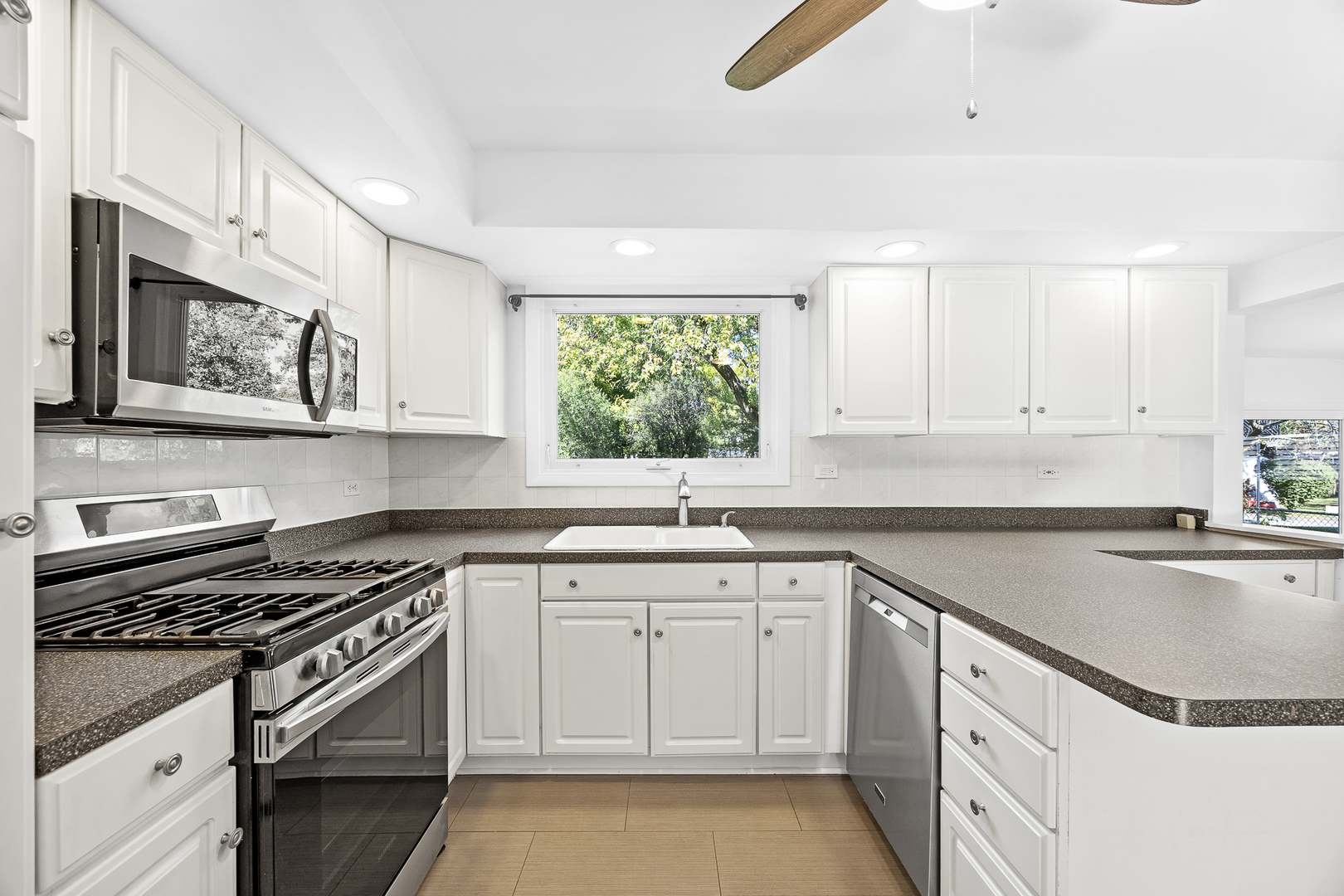 916 Grant Street, Downers Grove, IL 60515