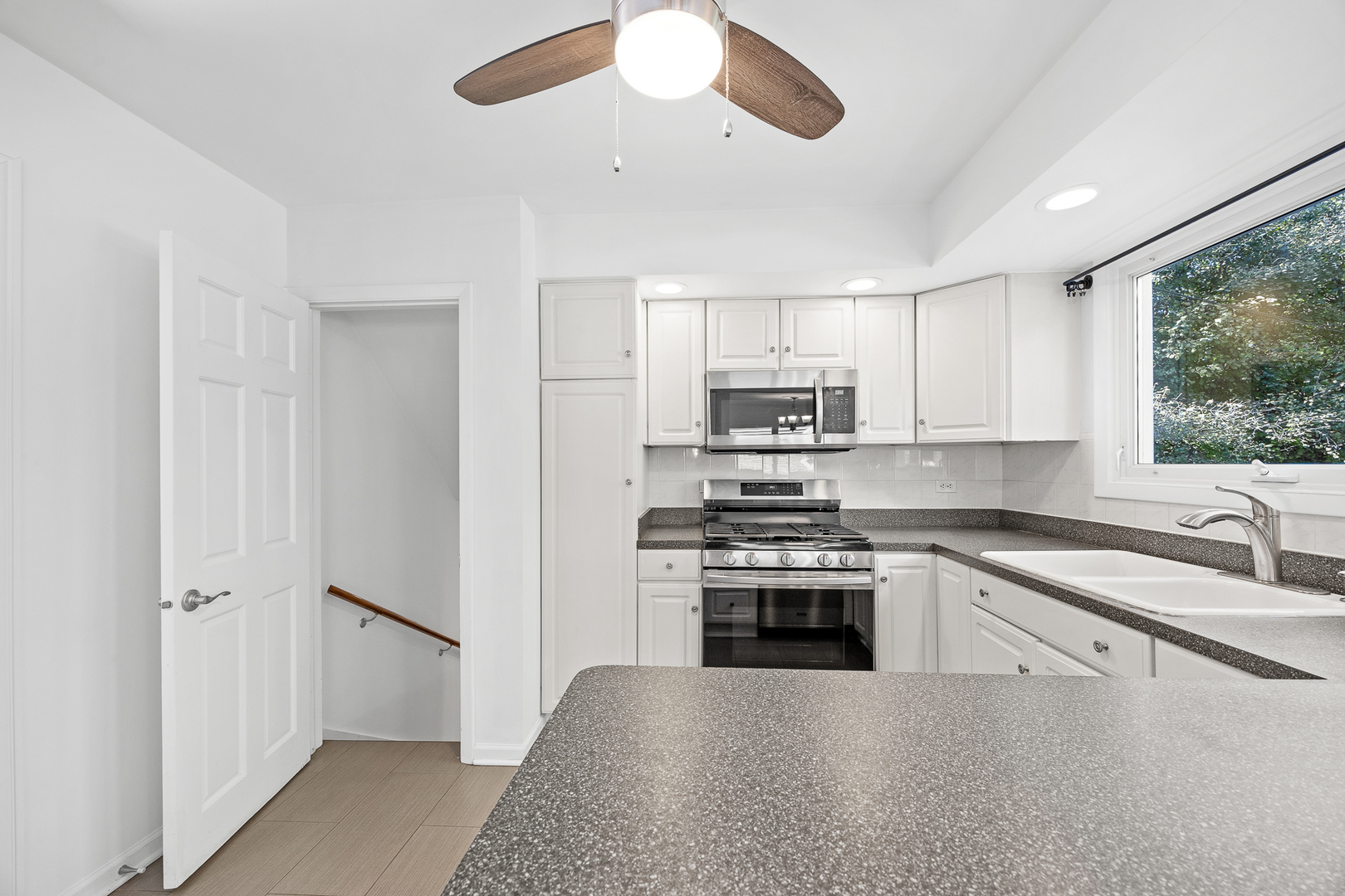 916 Grant Street, Downers Grove, IL 60515