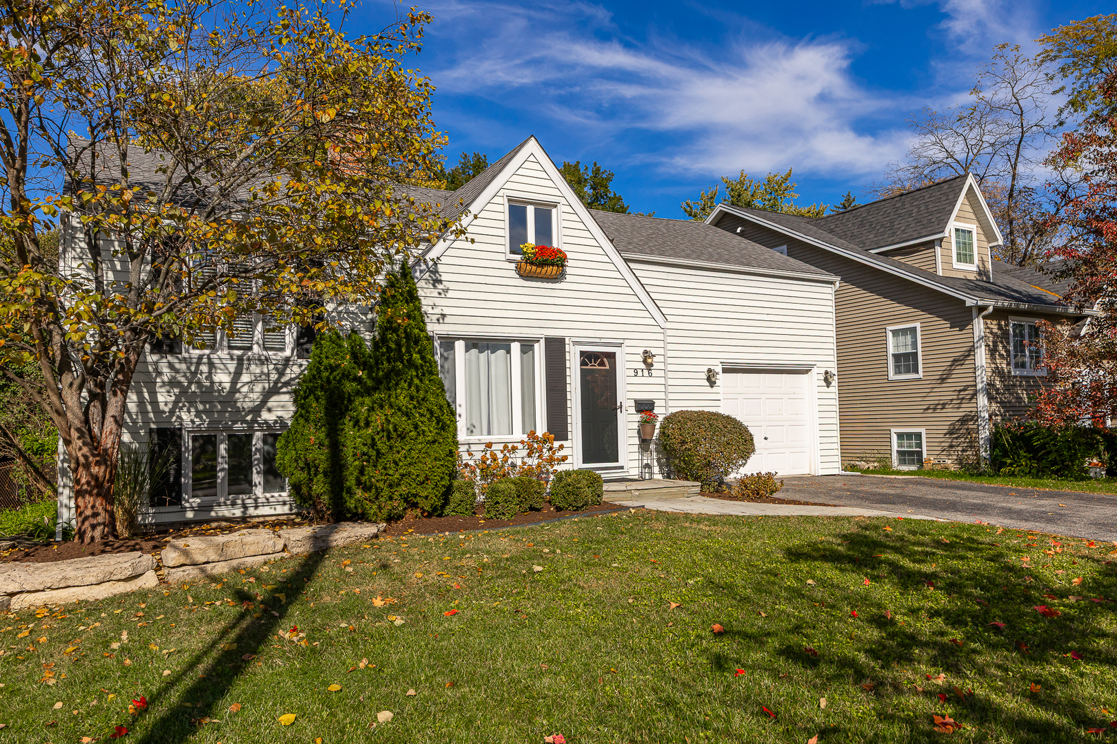 916 Grant Street, Downers Grove, IL 60515