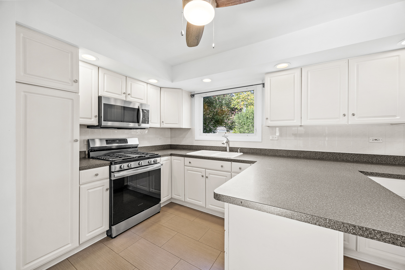 916 Grant Street, Downers Grove, IL 60515