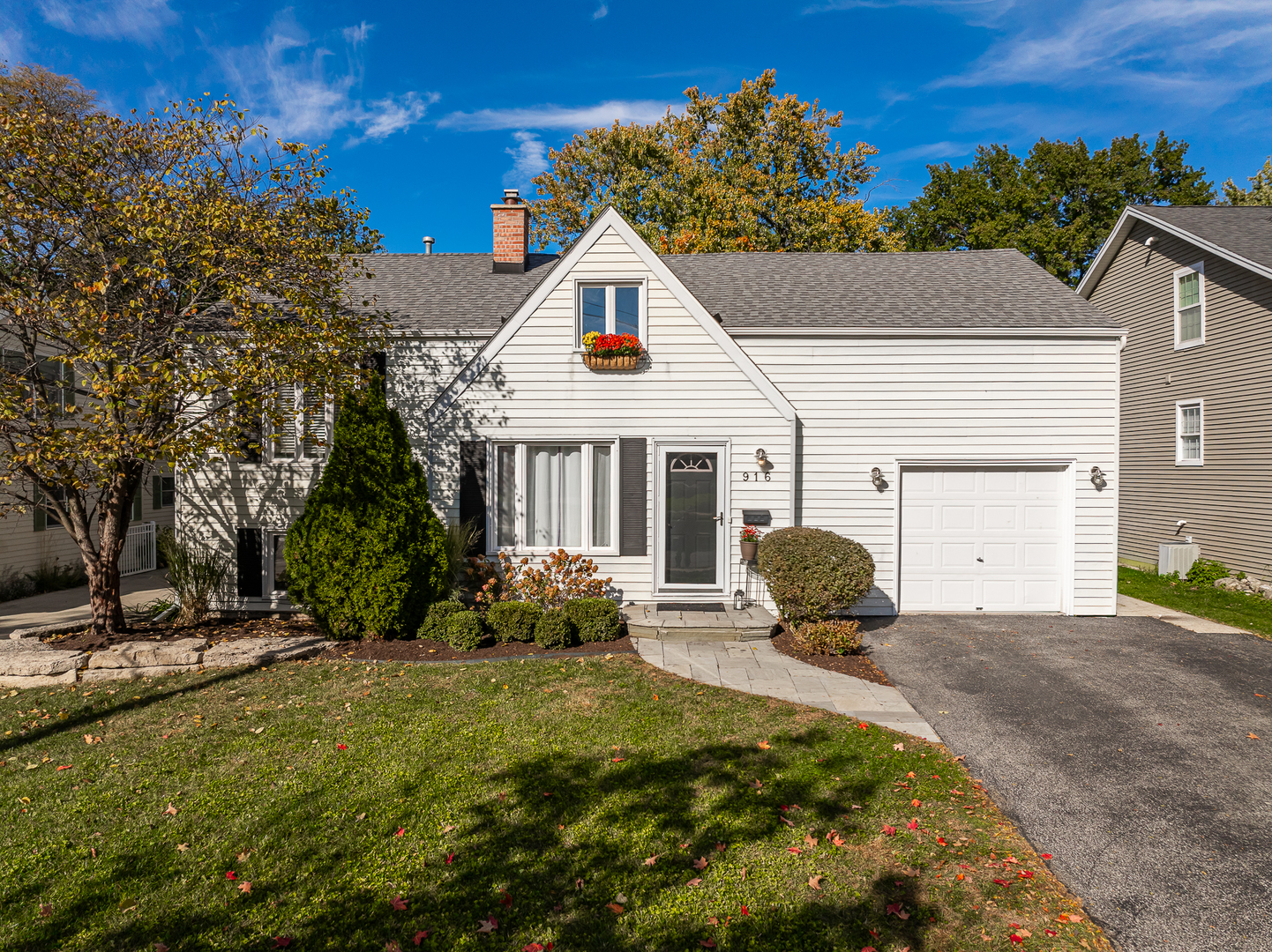 916 Grant Street, Downers Grove, IL 60515