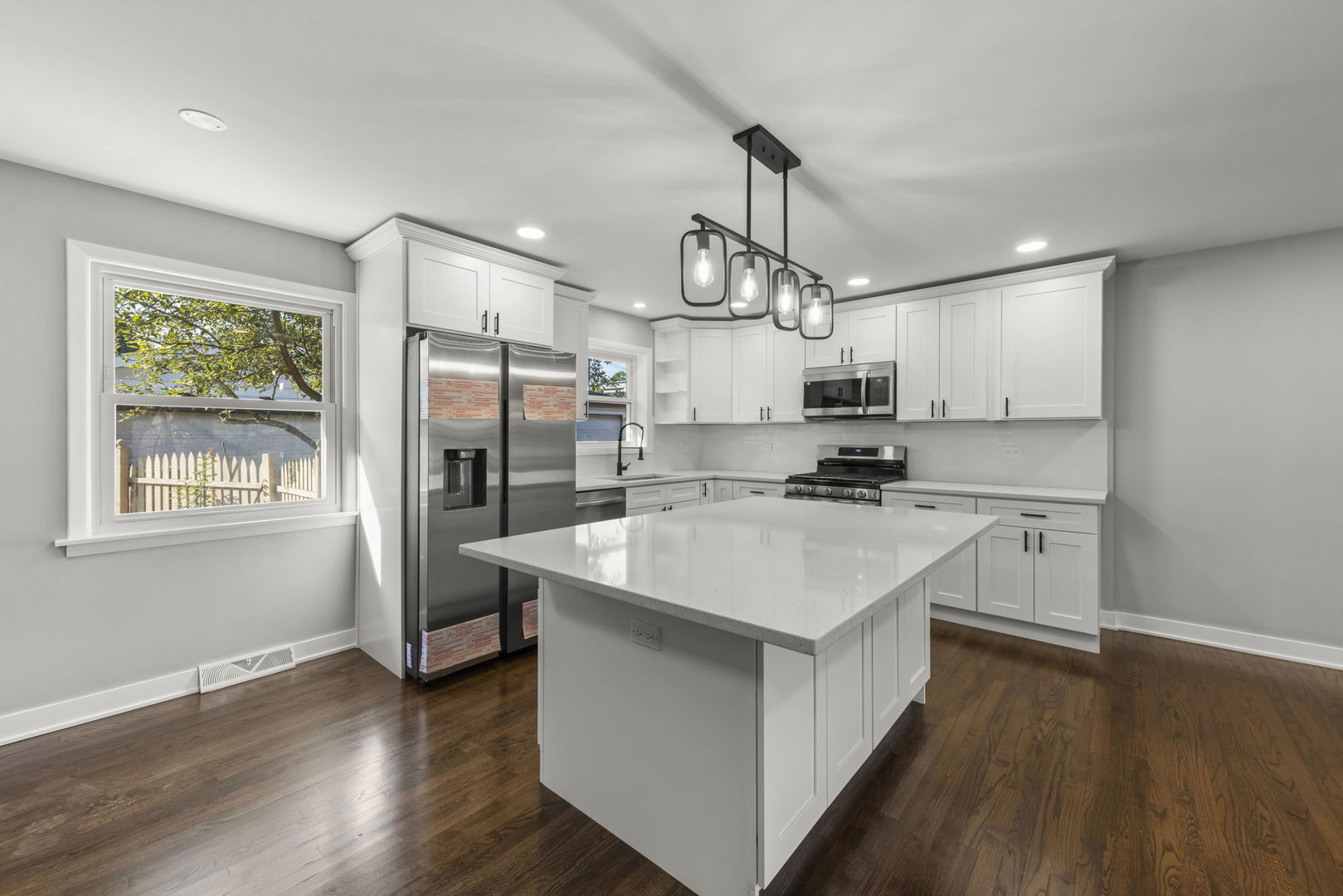 4433 W 100th Street, Oak Lawn, IL 60453