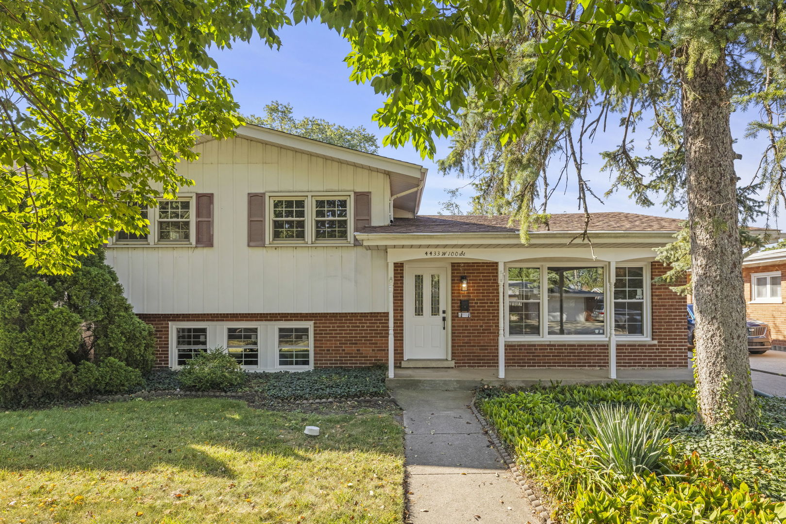 4433 W 100th Street, Oak Lawn, IL 60453