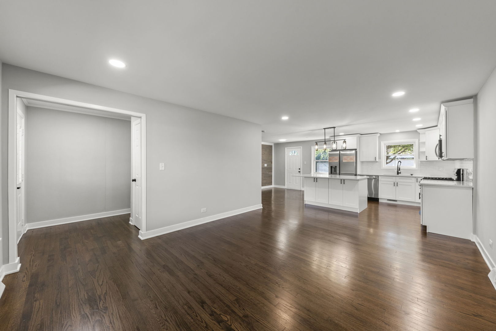 4433 W 100th Street, Oak Lawn, IL 60453