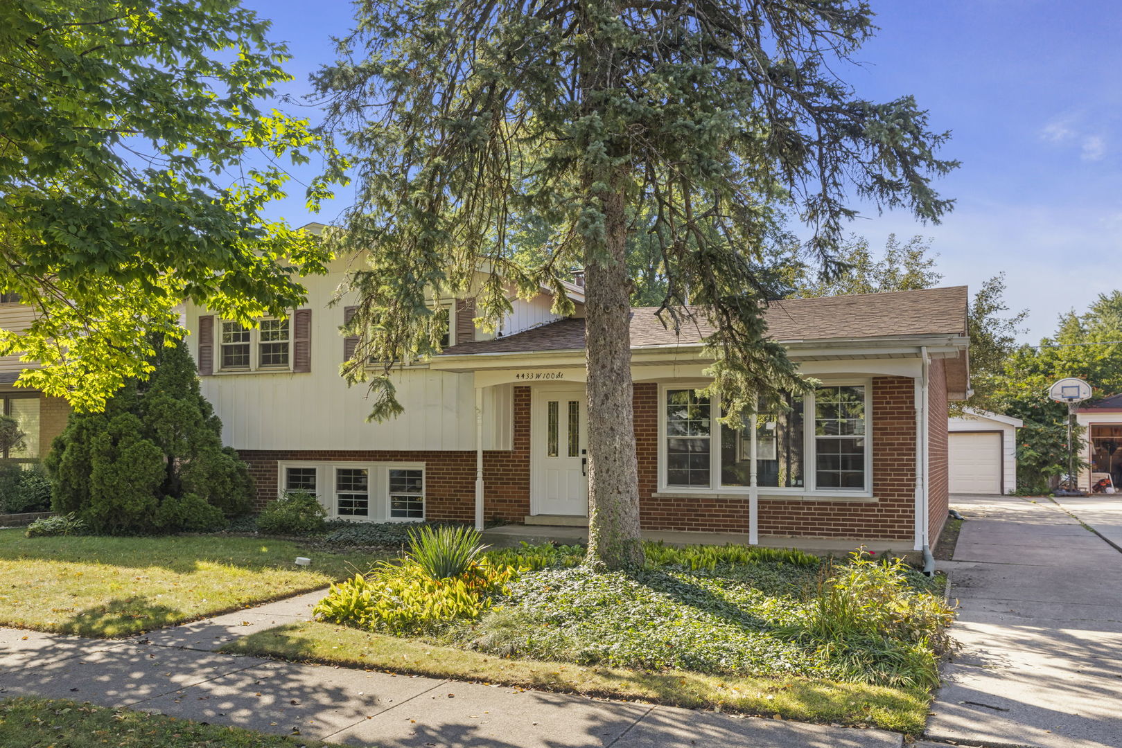 4433 W 100th Street, Oak Lawn, IL 60453