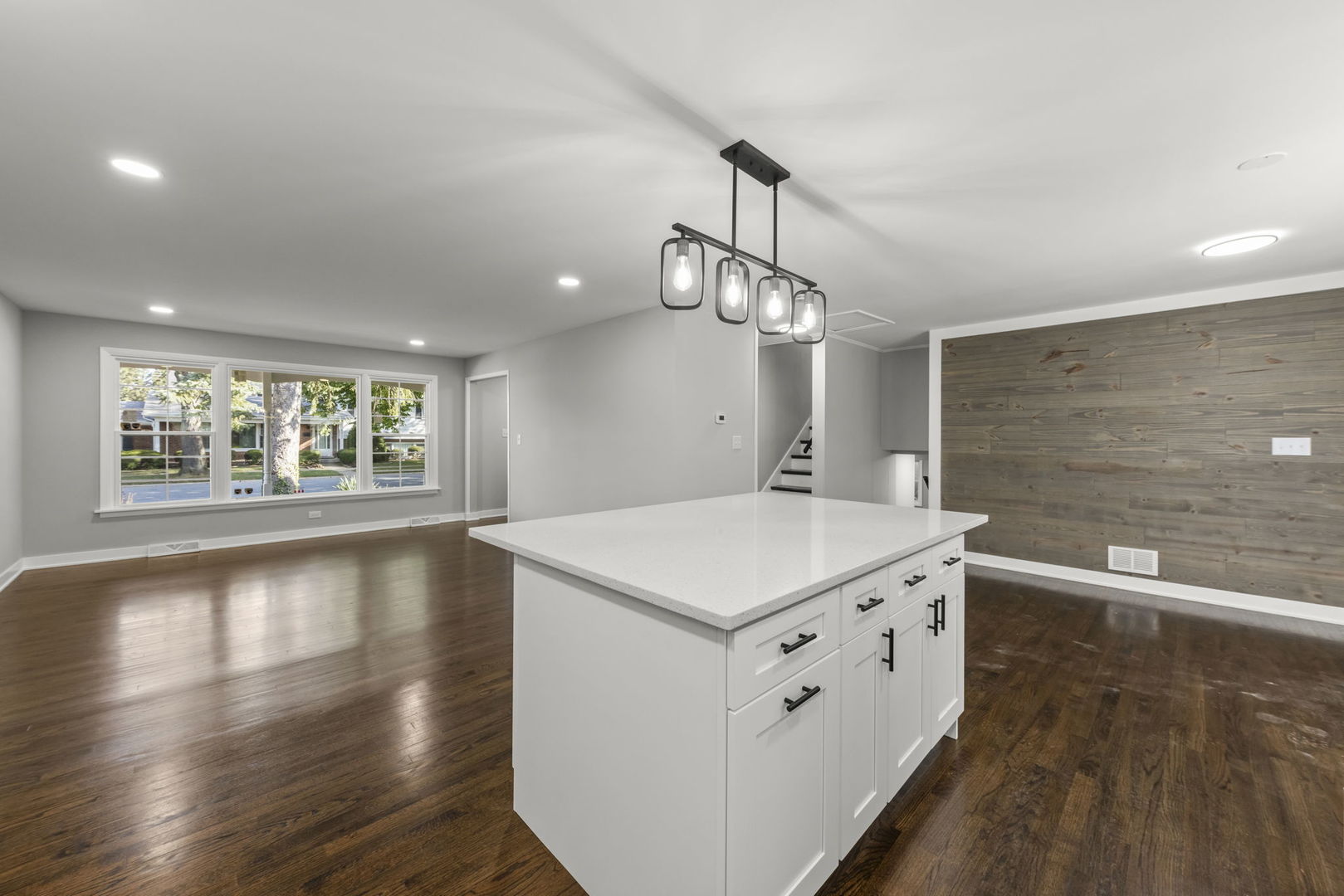 4433 W 100th Street, Oak Lawn, IL 60453